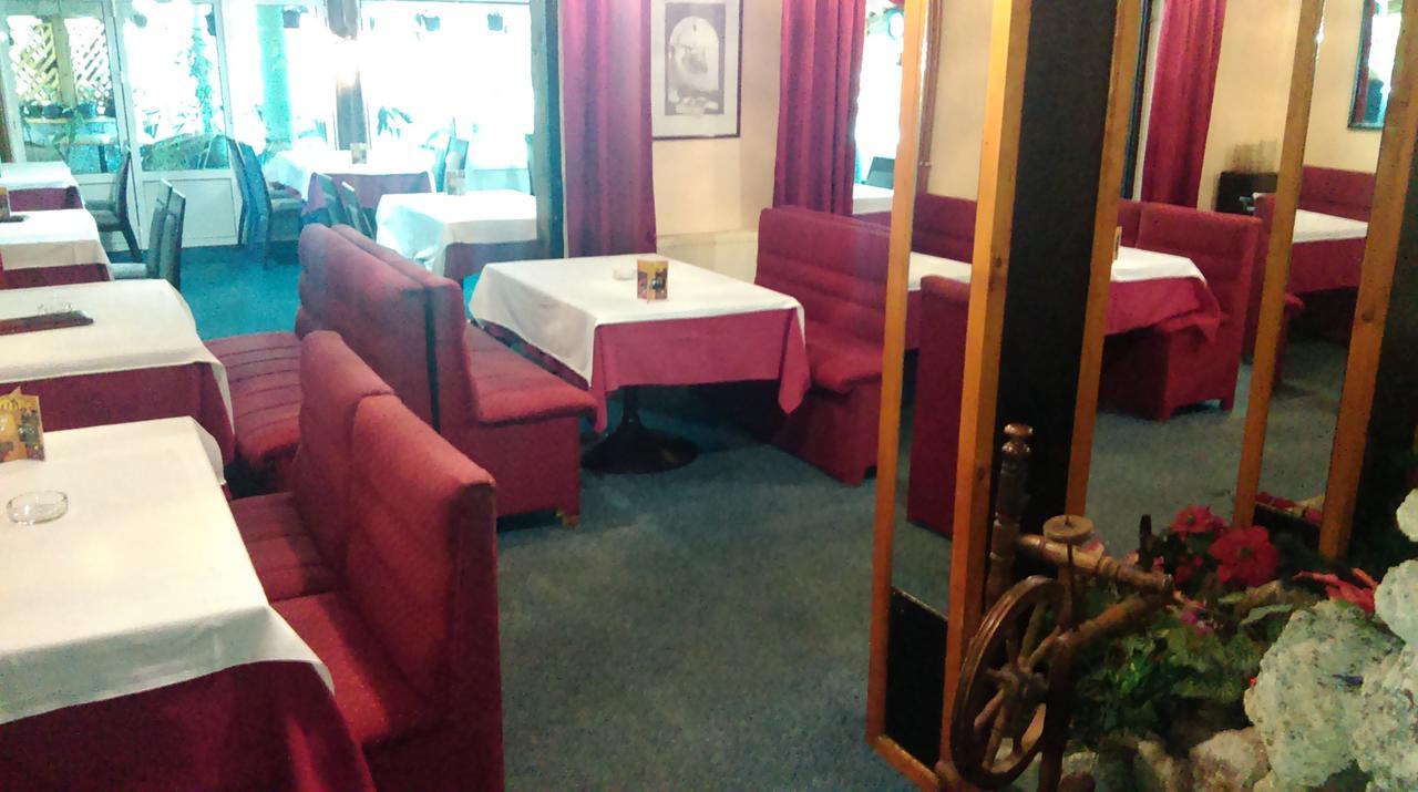 Bed & Breakfast Karavan Raška エクステリア 写真