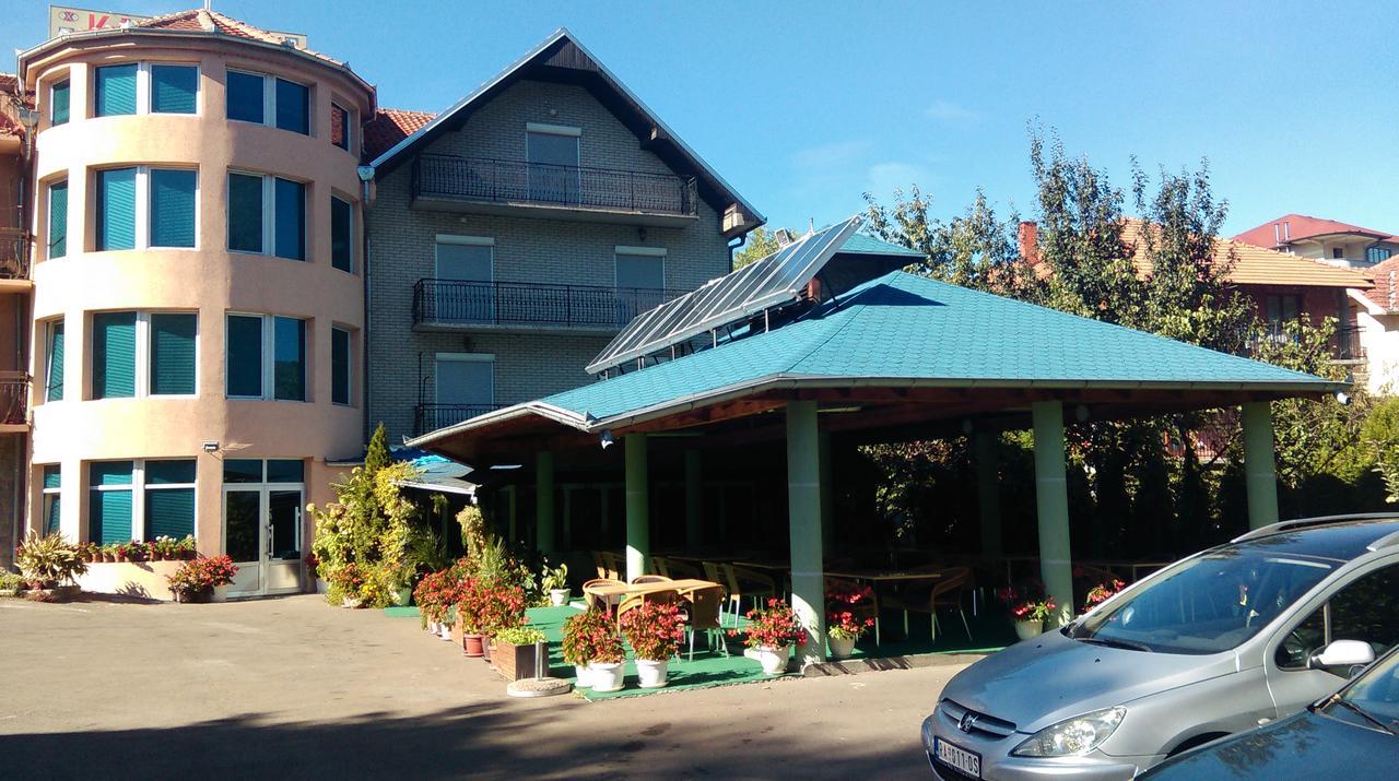 Bed & Breakfast Karavan Raška エクステリア 写真