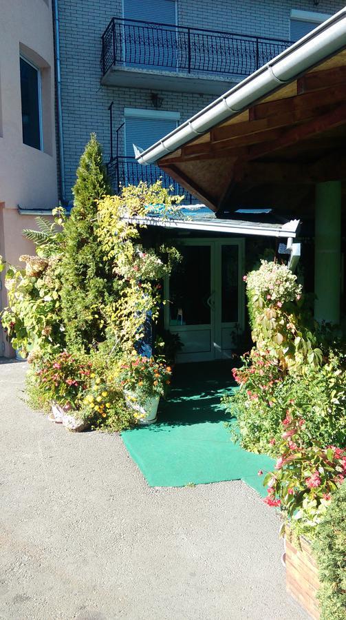Bed & Breakfast Karavan Raška エクステリア 写真