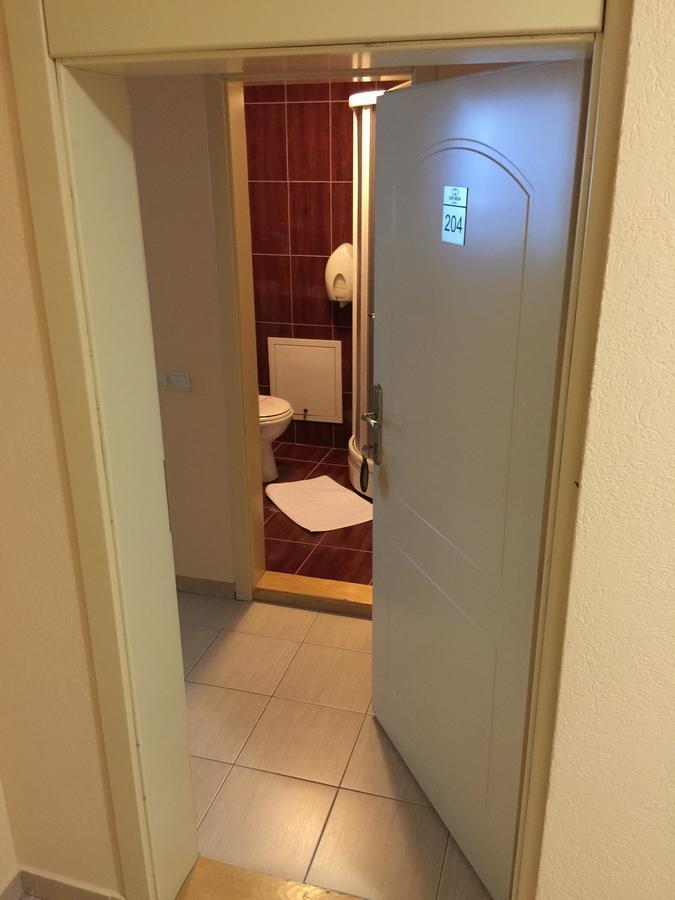 Bed & Breakfast Karavan Raška エクステリア 写真
