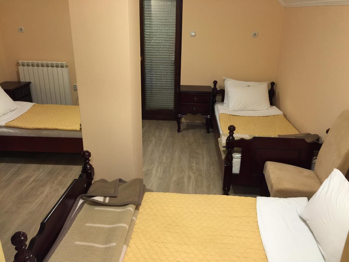 Bed & Breakfast Karavan Raška エクステリア 写真